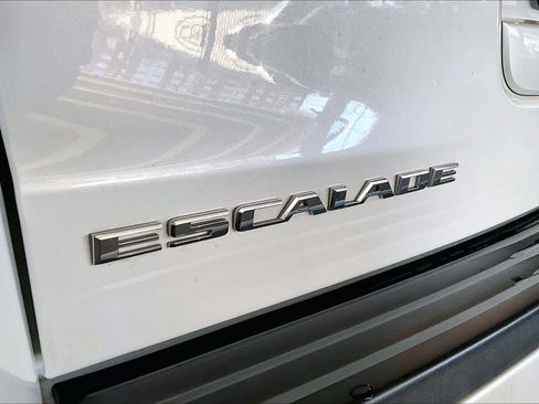 Used 2017 Cadillac Escalade Platinum image 9