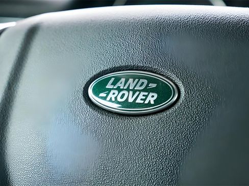 Used 2019 Land Rover Discovery Sport SE image 28