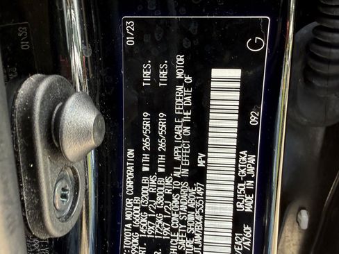 Used 2023 Lexus GX 460 Premium w/ Accessory Package AWD/4WD image 22