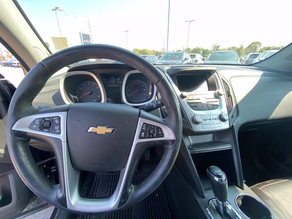 Used 2017 Chevrolet Equinox Premier w/ Enhanced Convenience Package AWD/4WD image 10
