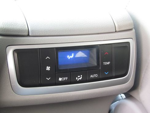 Certified 2019 Toyota Highlander XLE AWD/4WD image 35