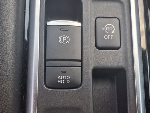 Used 2025 Nissan Pathfinder SV FWD image 10