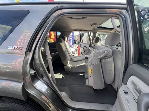 Used 2007 Toyota Sequoia SR5 image 36