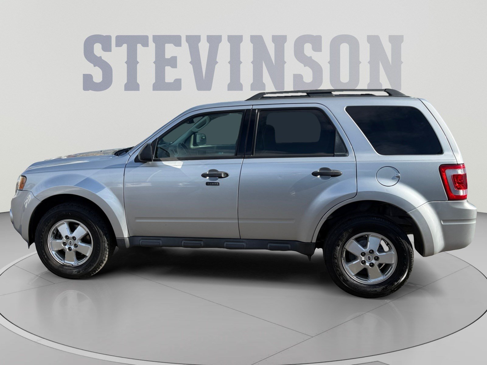 Used 2011 Ford Escape XLT AWD/4WD image 2
