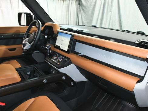 Used 2024 Land Rover Defender 130 X-Dynamic SE image 67