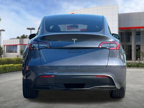 Used 2023 Tesla Model Y AWD image 5