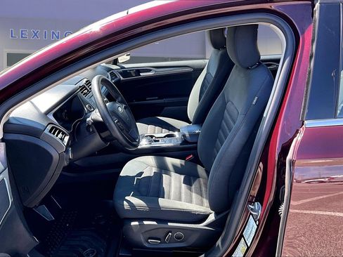 Used 2017 Ford Fusion SE image 22