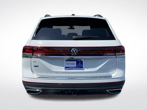 Used 2024 Volkswagen Atlas SE w/ Panoramic Sunroof Package FWD image 5