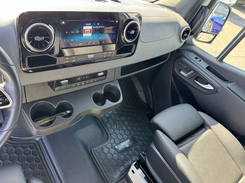 Used 2023 Mercedes-Benz Sprinter 2500 image 38