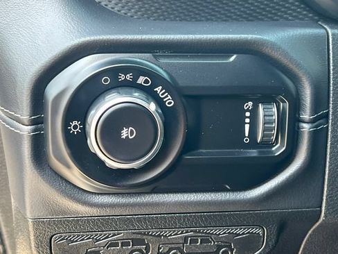 Used 2025 Jeep Wrangler Unlimited Rubicon AWD/4WD image 18