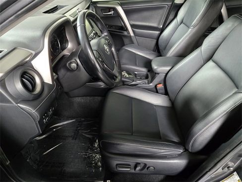 Used 2017 Toyota RAV4 Limited image 13