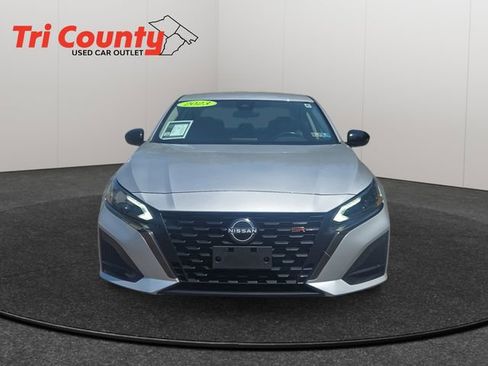 Used 2023 Nissan Altima 2.5 SR FWD image 2