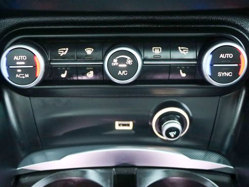 Used 2018 Alfa Romeo Stelvio Ti Sport image 41