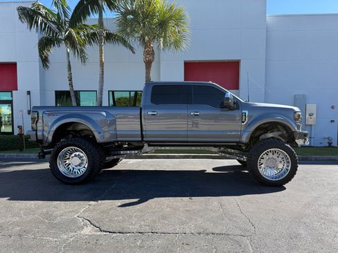 Used 2022 Ford F450 Platinum w/ FX4 Off-Road Package image 2