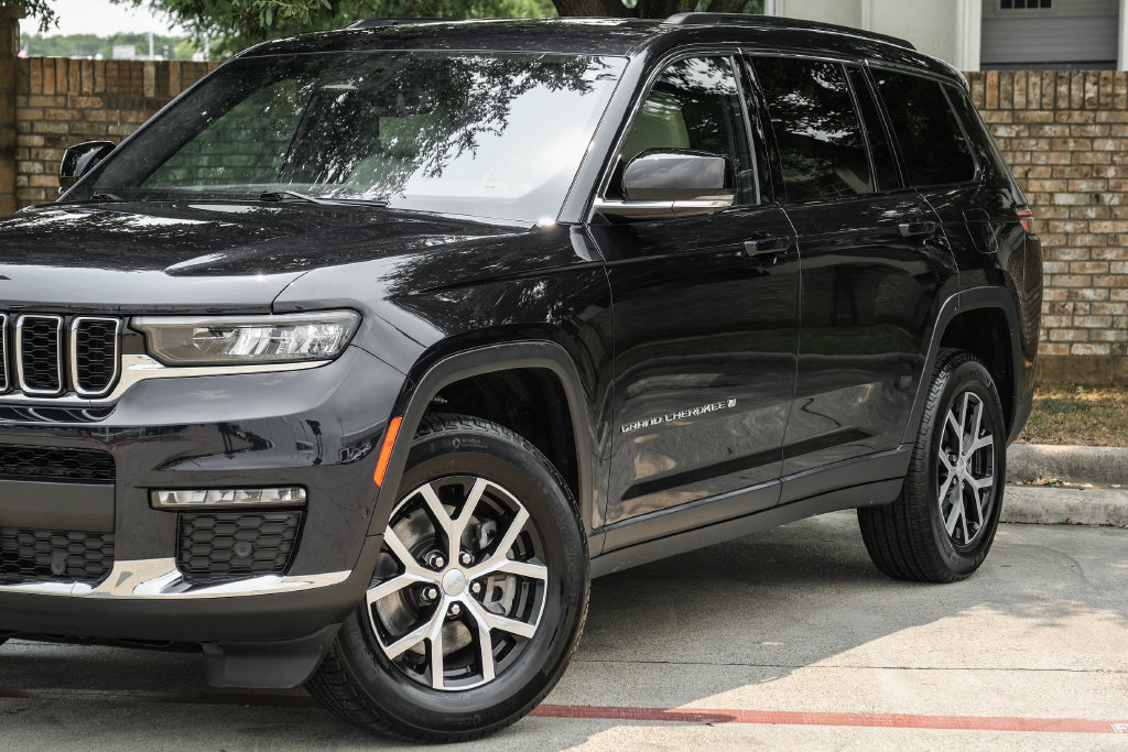 Used 2023 Jeep Grand Cherokee L Limited w/ Luxury Tech Group II AWD/4WD image 13