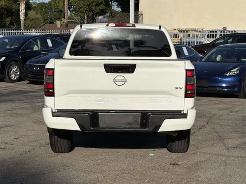 Used 2024 Nissan Frontier SV image 4