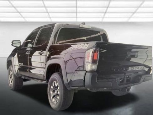 Used 2022 Toyota Tacoma TRD Off-Road w/ Technology Package AWD/4WD image 2