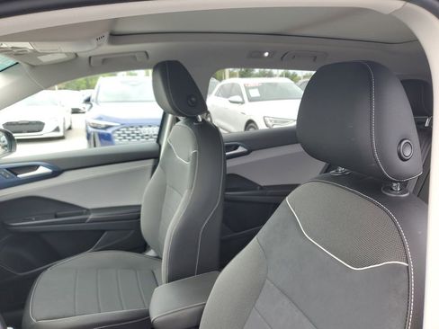 Certified 2024 Volkswagen Taos SE w/ Panoramic Sunroof Package FWD image 22