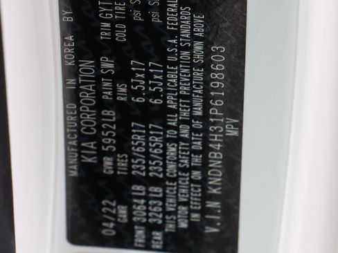 Used 2023 Kia Carnival LX image 33