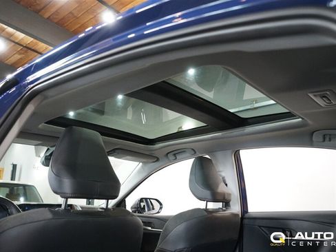 Used 2025 Toyota Camry XLE AWD/4WD image 33