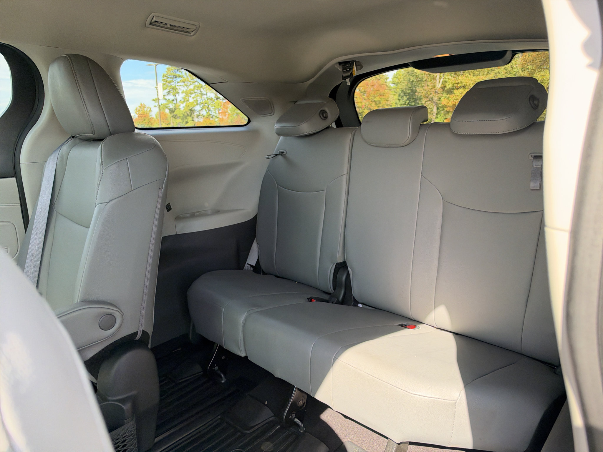 Used 2024 Toyota Sienna XLE w/ XLE Plus Package AWD/4WD image 16