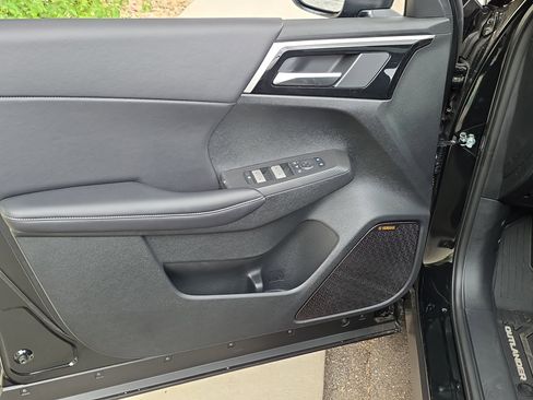 New 2026 Mitsubishi Outlander SE FWD image 10