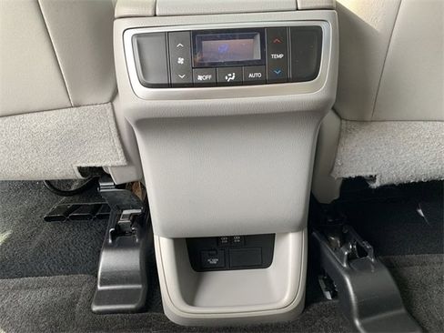 Used 2019 Toyota Highlander XLE image 33