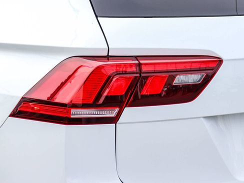 Used 2022 Volkswagen Tiguan SE image 9