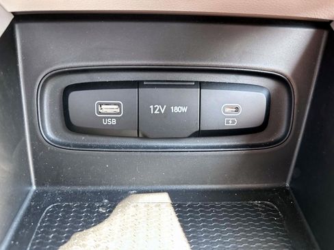 Used 2024 Hyundai Venue SEL FWD image 25