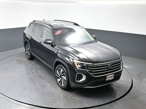 Used 2025 Volkswagen Atlas SE AWD/4WD image 42