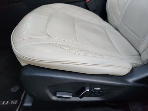 Used 2018 Ford Explorer Platinum image 21