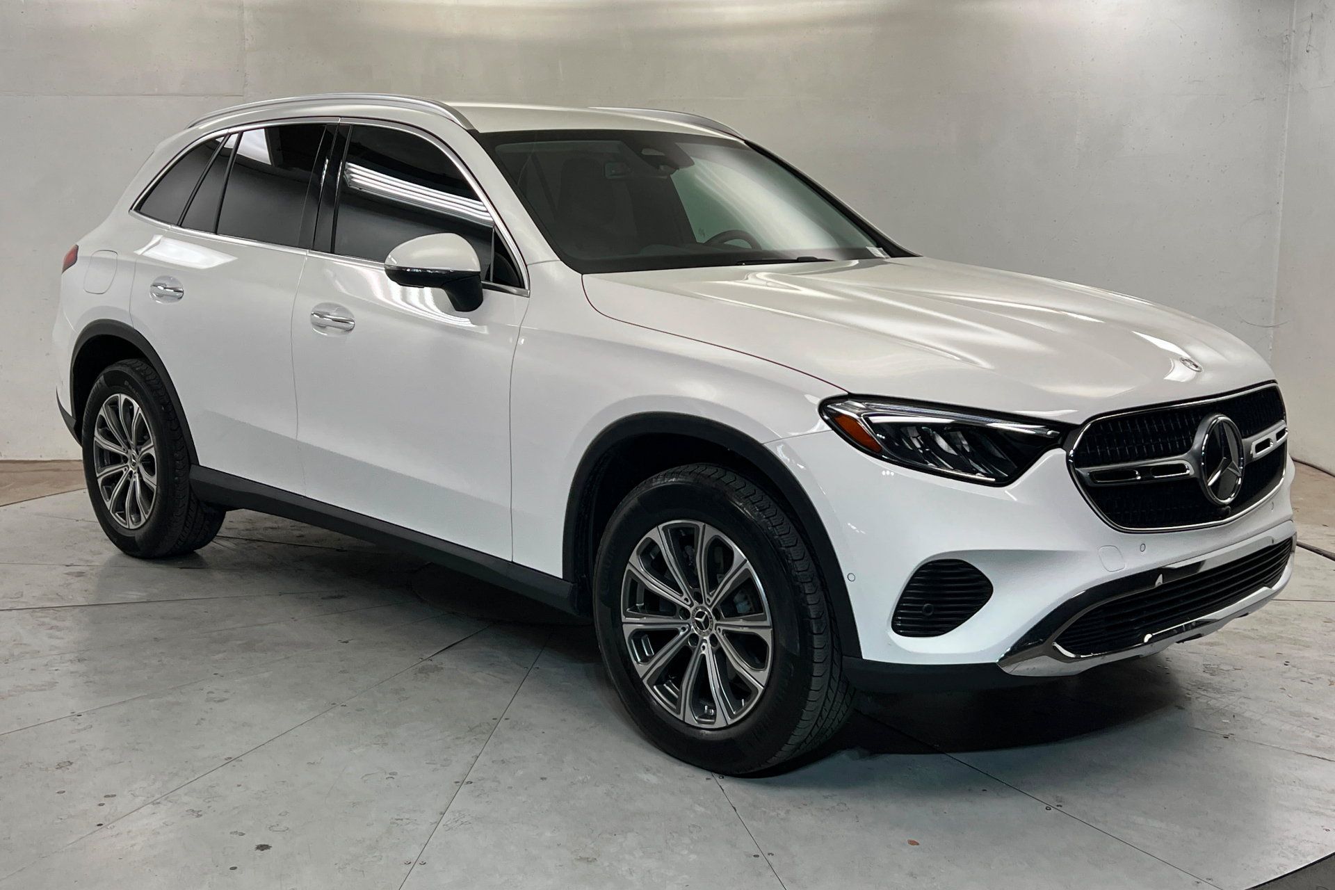 Used 2024 Mercedes-Benz GLC 300 4MATIC image 8