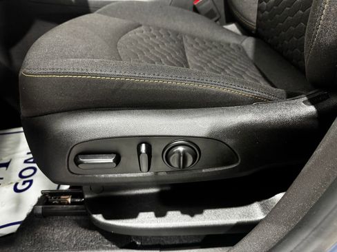 Used 2020 Chevrolet Equinox LT w/ Driver Convenience Package image 18