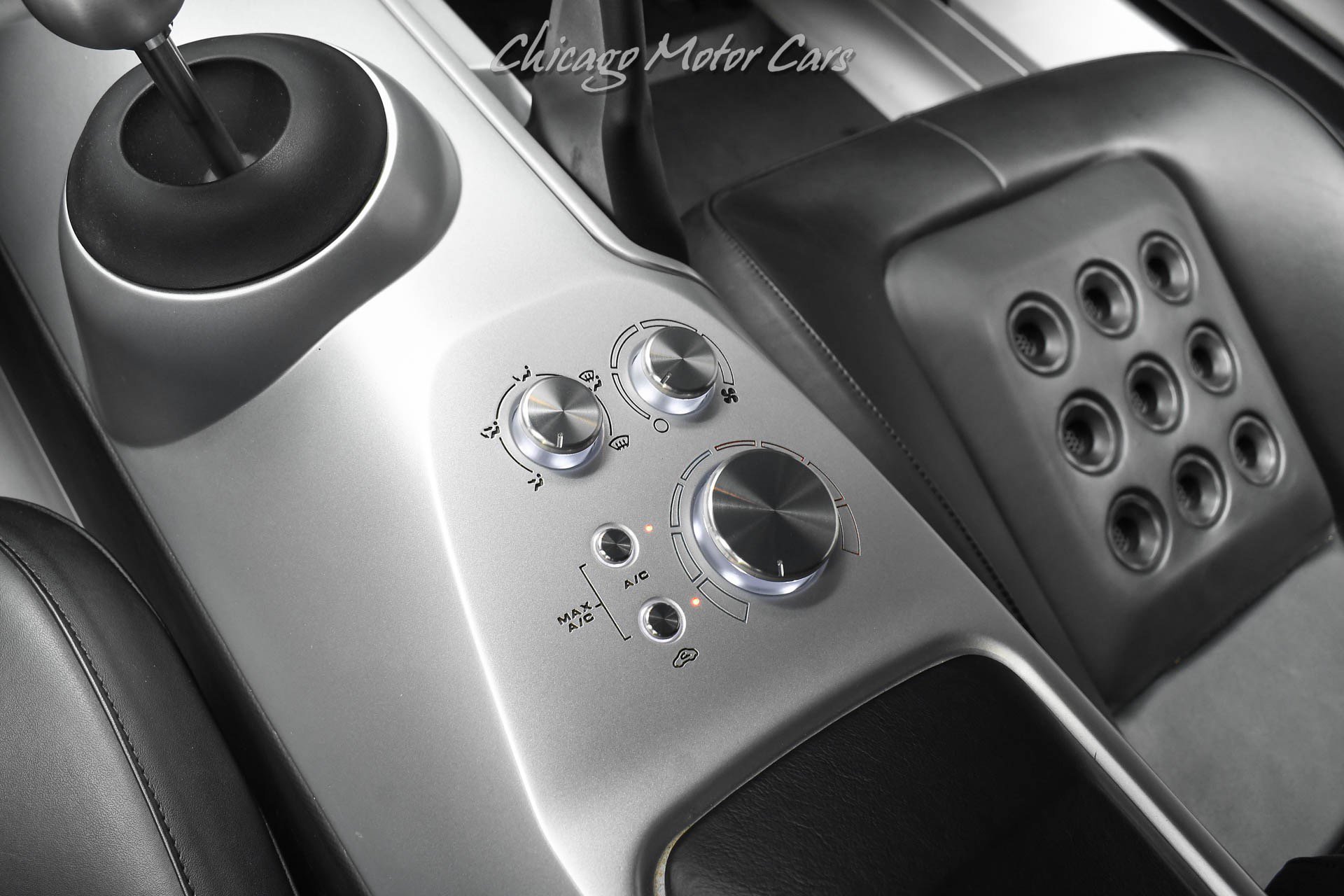 Used 2006 Ford GT RWD image 16