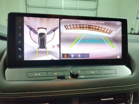 Used 2025 Nissan Rogue SL w/ Tech Package image 29