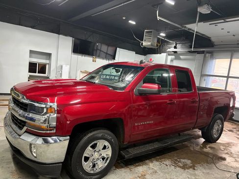 Used 2018 Chevrolet Silverado 1500 LT w/ All Star Edition image 2