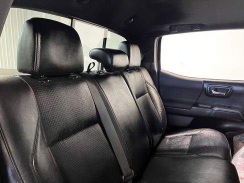 Used 2021 Toyota Tacoma TRD Off-Road w/ TRD Premium Off Road Package AWD/4WD image 13