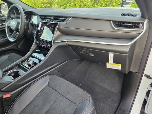 New 2025 Jeep Grand Cherokee Altitude image 36