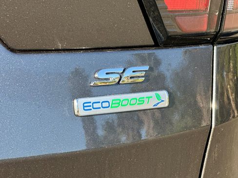 Used 2018 Ford Escape SE w/ SE Sport Appearance Package image 24