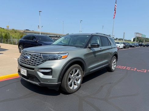 Used 2020 Ford Explorer Platinum w/ Premium Technology Package AWD/4WD image 2