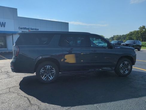 Used 2026 Chevrolet Suburban Z71 w/ Comfort Package AWD/4WD image 6