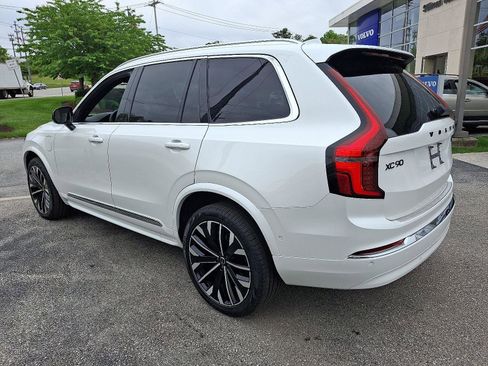 Certified 2025 Volvo XC90 T8 Plus w/ Protection Package Premier AWD/4WD image 4