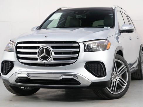 Used 2024 Mercedes-Benz GLS 450 4MATIC image 3