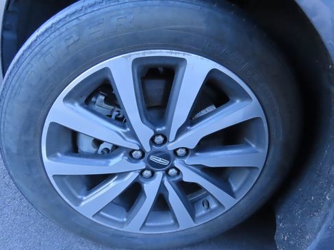 Used 2017 Lincoln Continental Premiere image 15