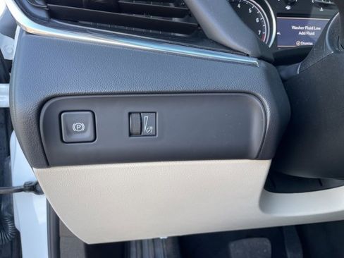 Used 2023 Buick Enclave Essence image 22