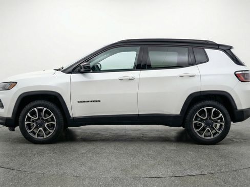 Used 2025 Jeep Compass Trailhawk AWD/4WD image 5