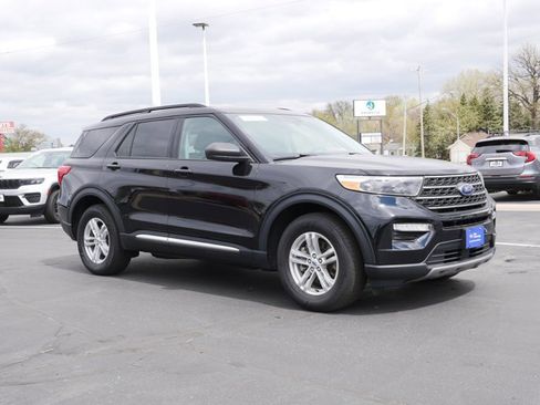 Certified 2023 Ford Explorer XLT w/ Equipment Group 202A AWD/4WD image 4