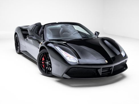 Used 2018 Ferrari 488 Spider image 27