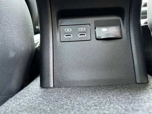 Used 2025 Toyota Prius Plug-In Hybrid FWD image 36