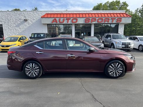 Used 2025 Nissan Altima 2.5 SV FWD image 4